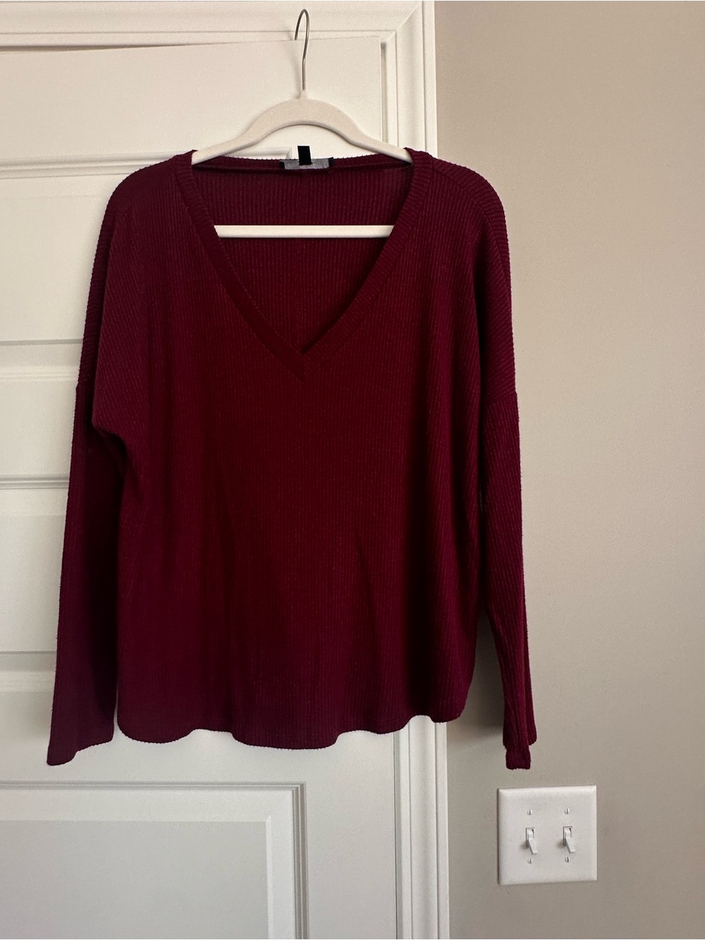 Lulu's Ribbed V-Neck Sweater in Wine